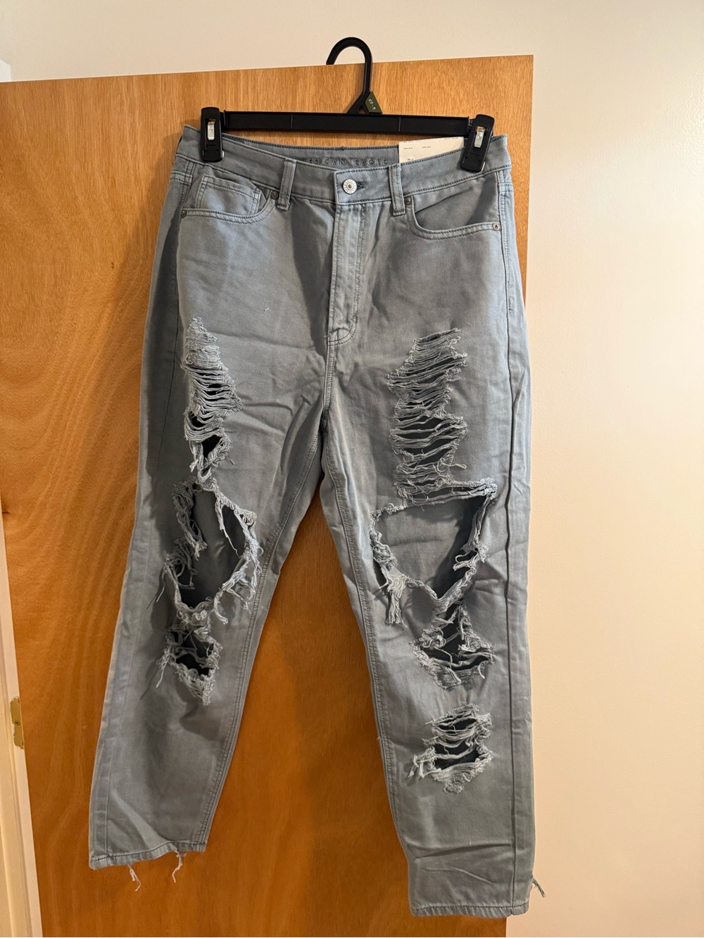 American eagle Woman’s  Distressed Grey Ripped Jeans